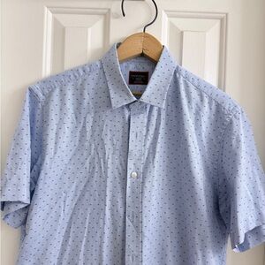 UNTUCKit Men's Light Blue Patterned Shirt